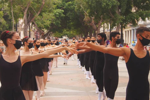 Esc Nac de Ballet 2021_Desfile de Yuvero en el Prado-foto Sebastián Milo 5.jpg