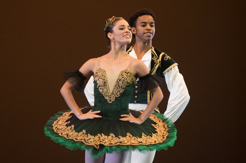 Esmeralda pas de deux Foto Yuris Nórido 11 junio 2022 (3) (1).jpg